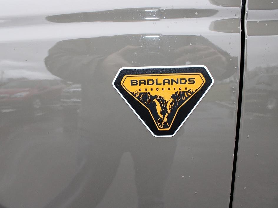 Used 2025 Gray Ford Badlands image 15