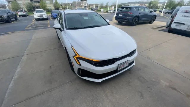 2025 Kia K5 LXS - Photo 4