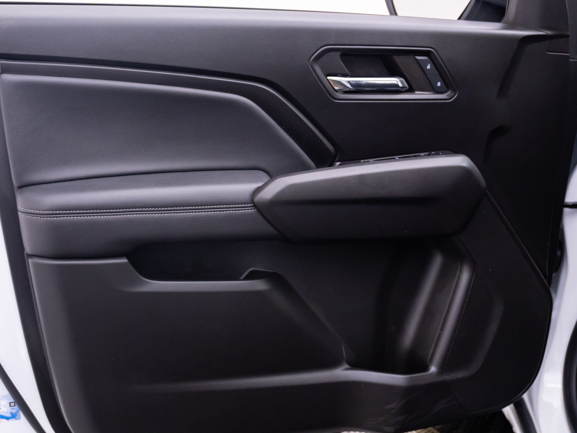 Used 2024 White Chevrolet LT image 13