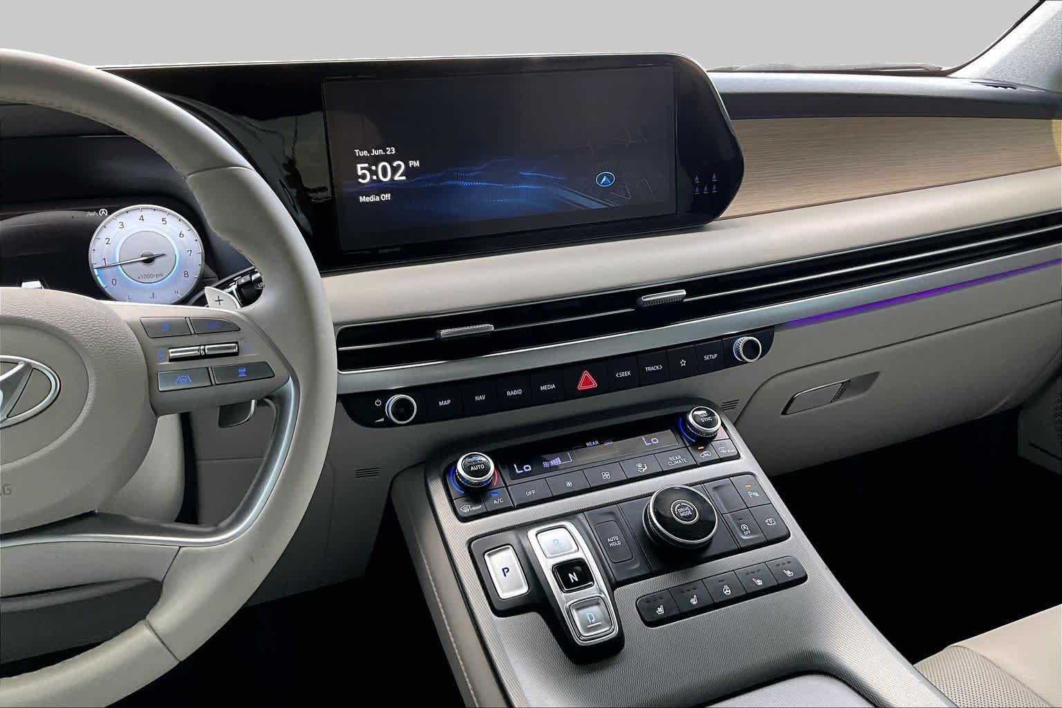 Used 2024 Moonlight Cloud Hyundai Limited image 7