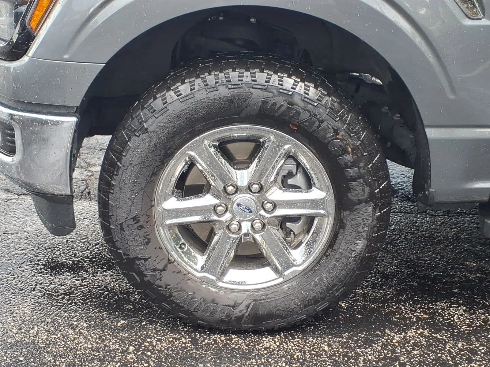 Used 2025 Gray Metallic Ford XLT image 30