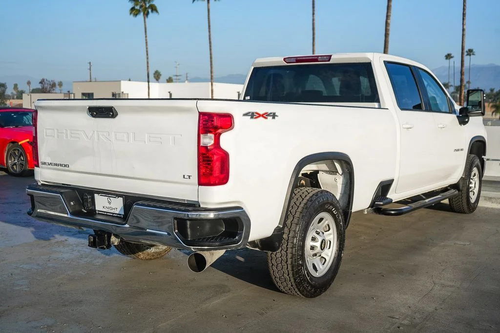 Used 2025 White Chevrolet LT image 9