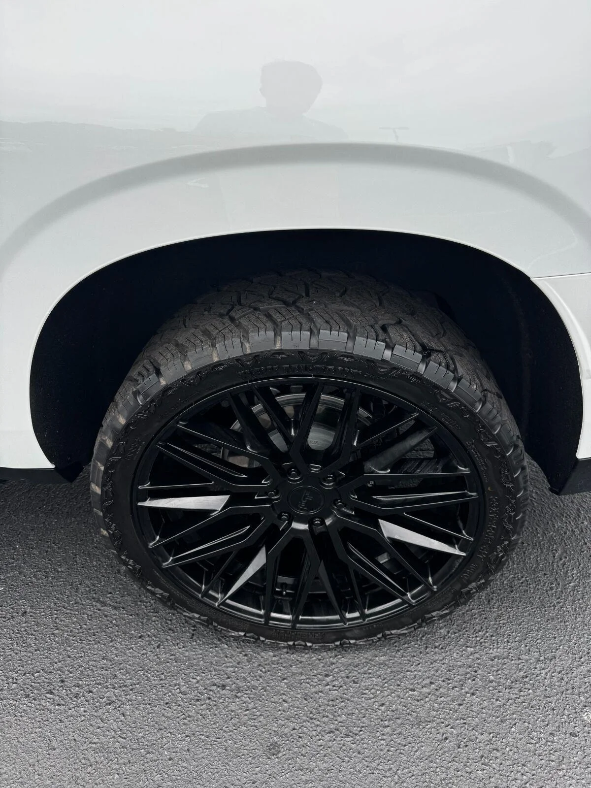 Used 2025 Summit White GMC Elevation image 12