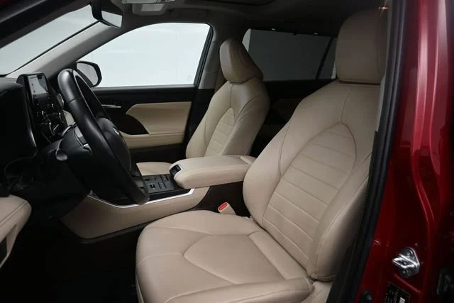 Used 2022 Ruby Flare Pearl Toyota XLE image 10