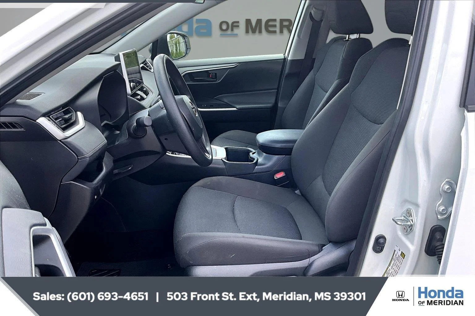Used 2025 Ice Cap Toyota LE image 18