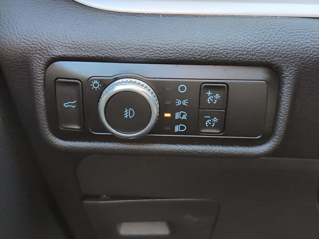 Used 2023 Oxford White Ford XLT image 15