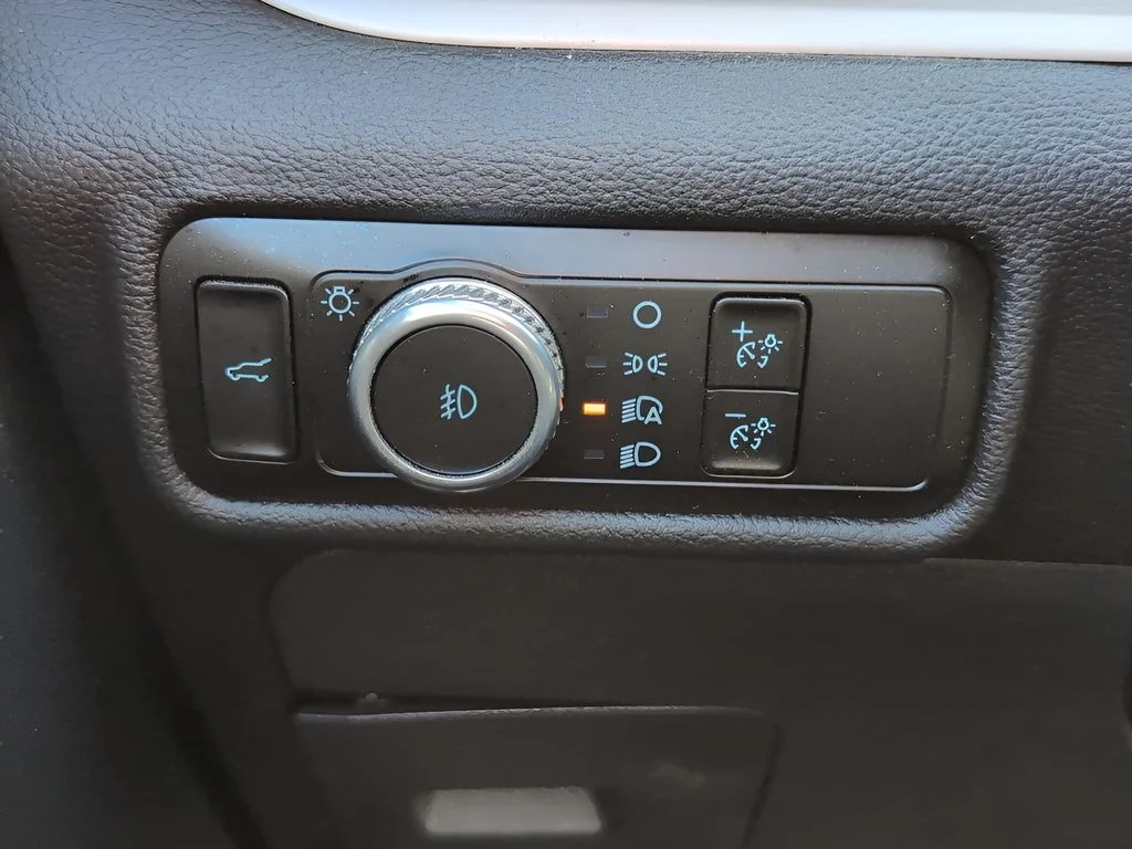 Used 2023 Oxford White Ford XLT image 15