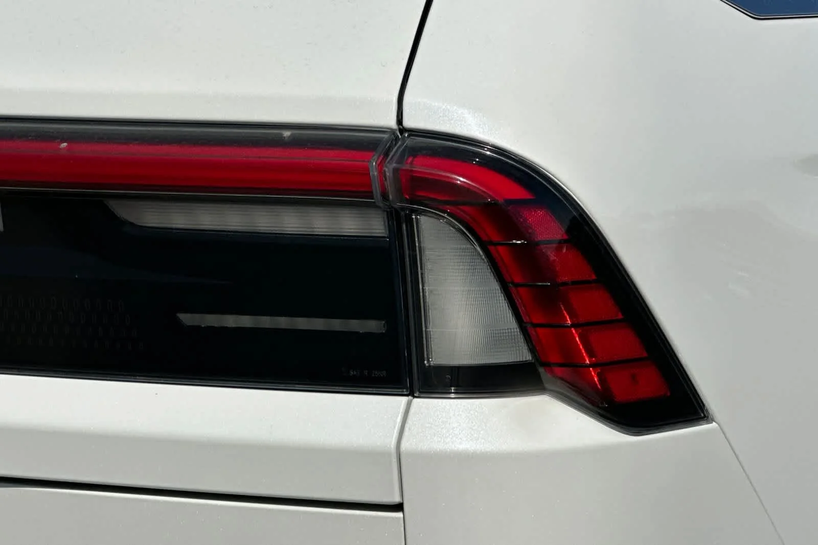 Used 2025 Pristine White Lincoln Reserve image 29