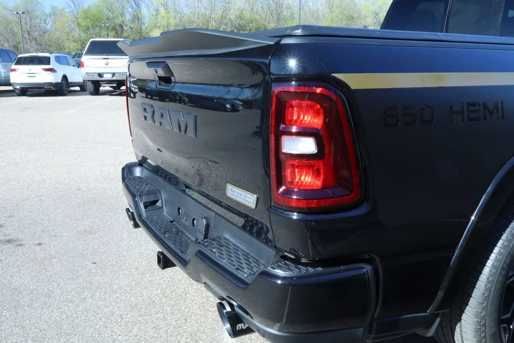 New 2026 Diamond Black Crystal Pearl-Coat Exterior Paint Ram Big Horn/Lone Star image 15