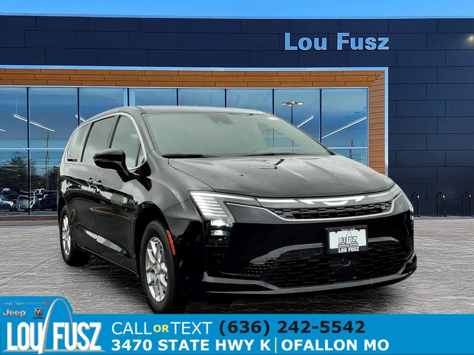 2027 Chrysler Pacifica Select's photo