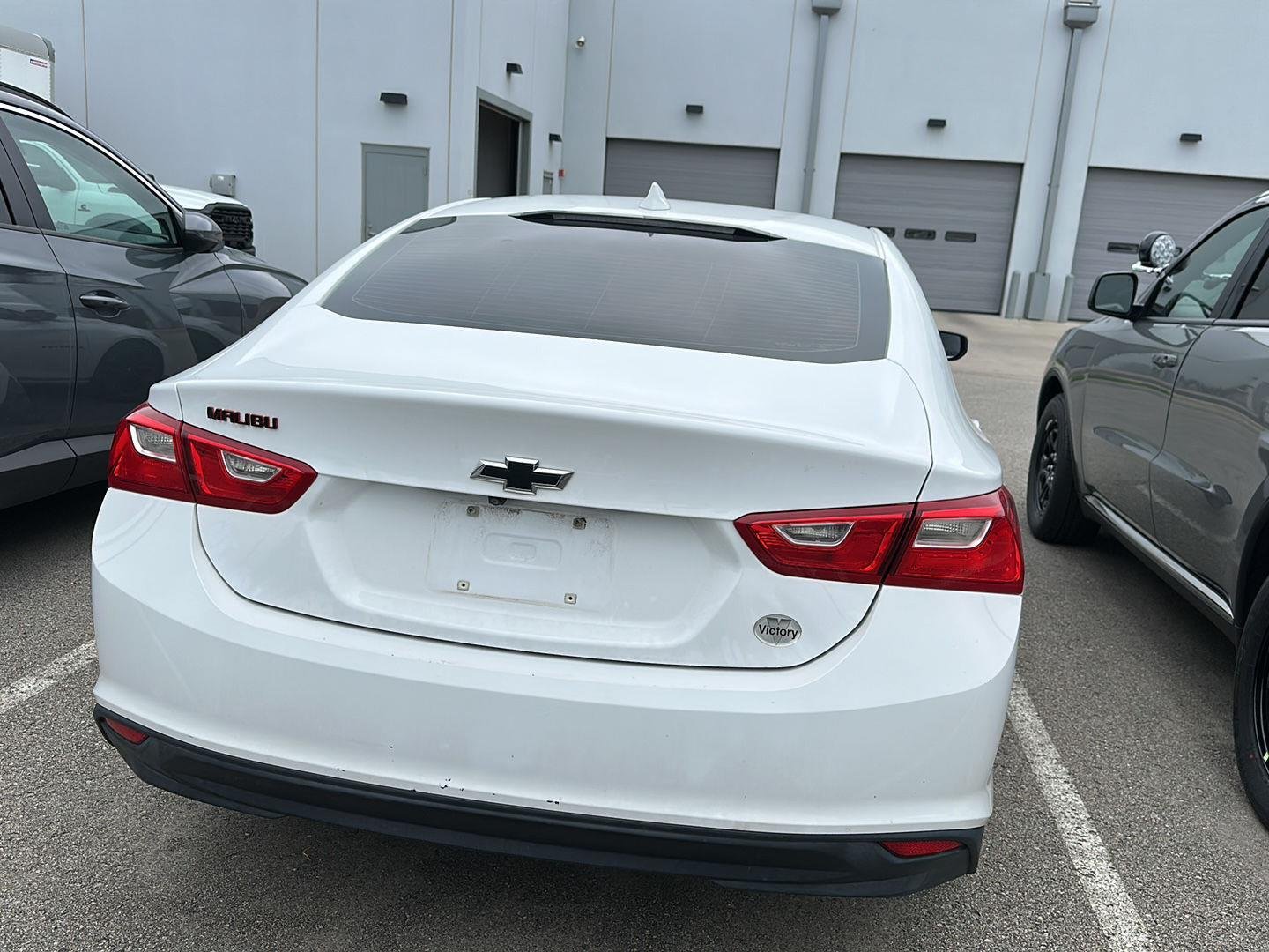 Used 2018 Chevrolet Malibu 1LT with VIN 1G1ZD5ST1JF152196 for sale in Kansas City