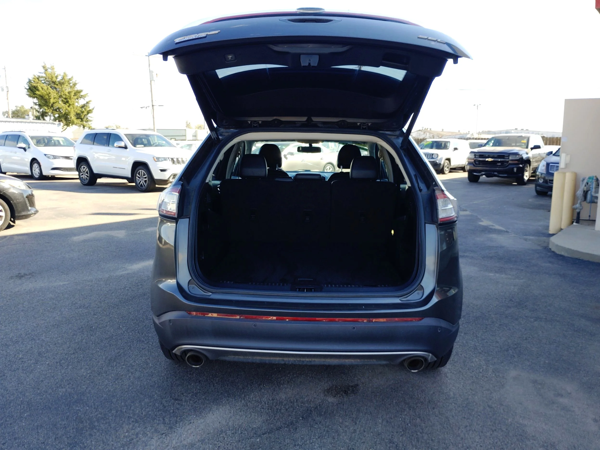Used 2015 Gray Ford SEL image 10