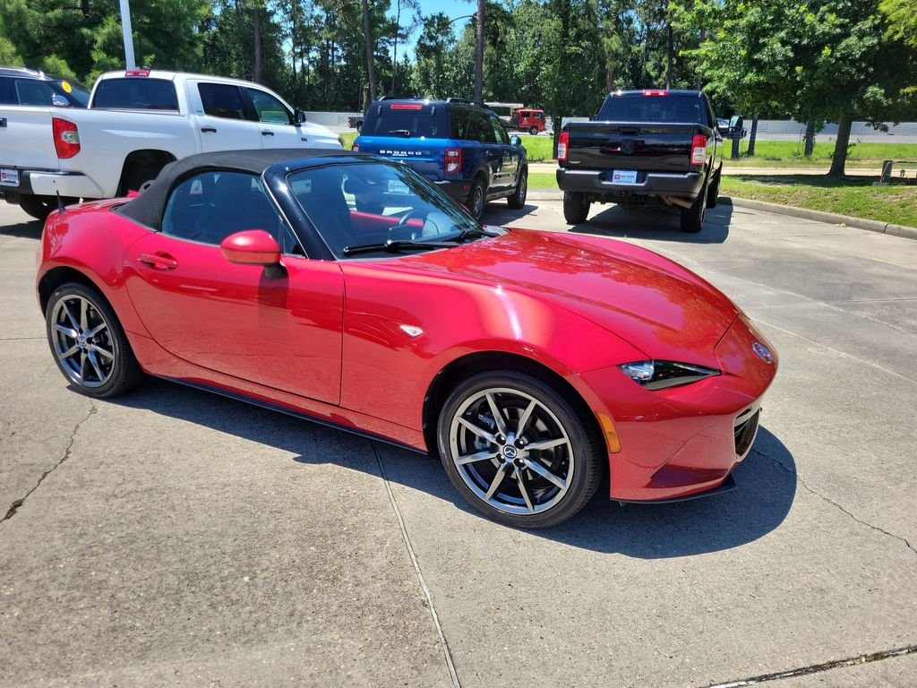 Used 2017 Red Mazda Grand Touring image 9