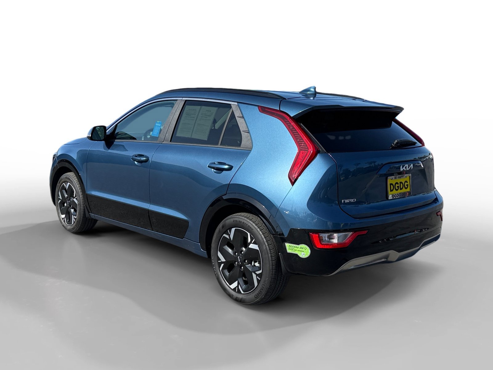 Used 2023 Mineral Blue Kia Wind image 3