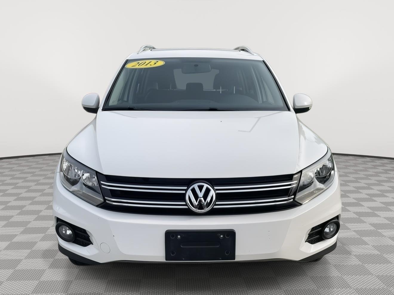 Used 2013 Candy White Volkswagen SE w/Sunroof & Nav image 10