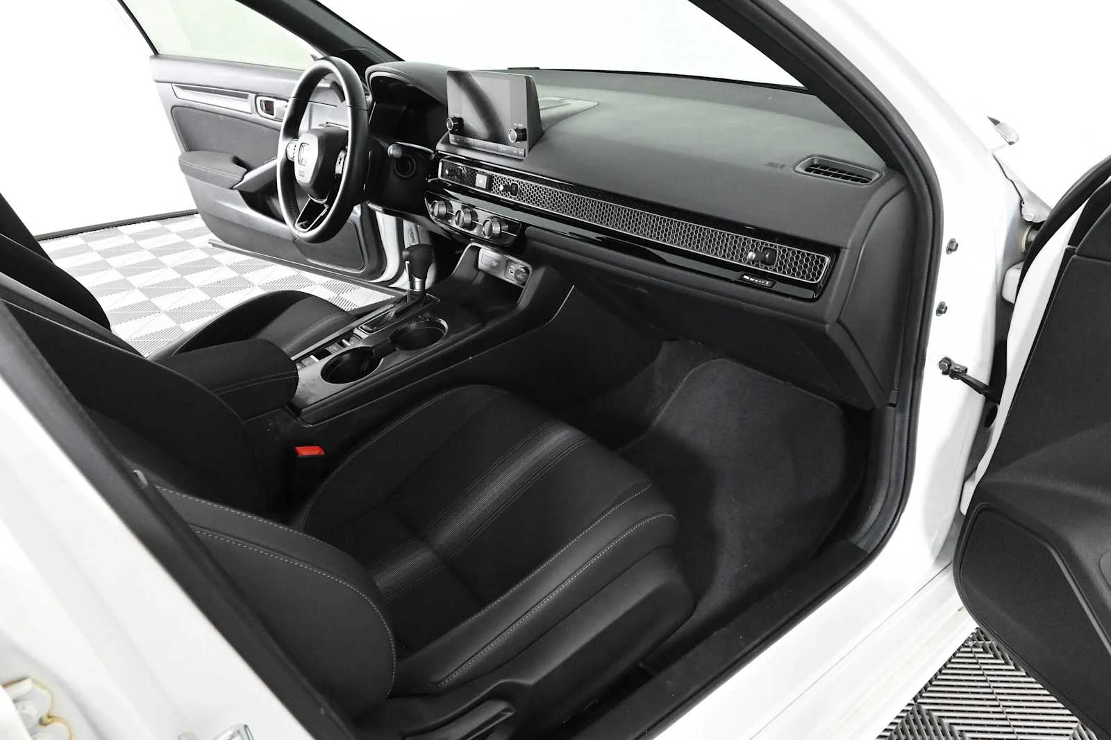 Used 2024 Platinum White Pearl Honda Sport image 9