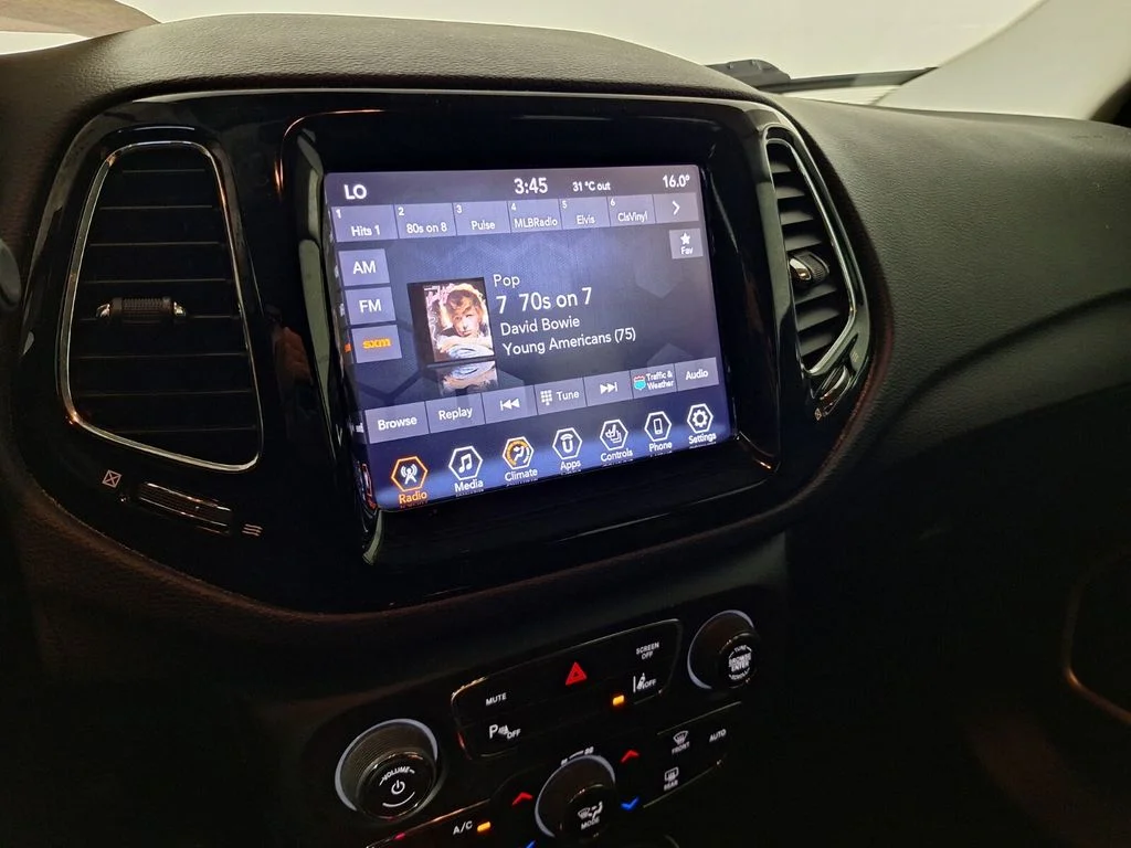 Used 2021 Diamond Black Crystal Pearlcoat Jeep Limited image 12