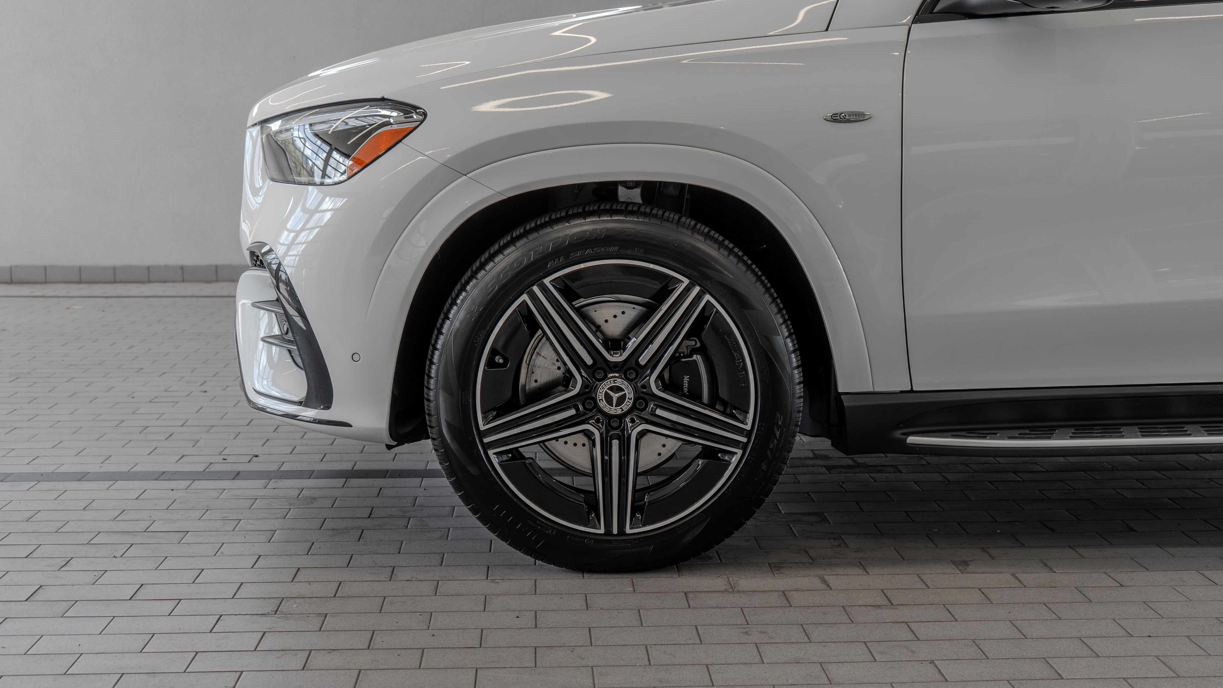 Certified Used 2025 Polar White Mercedes-Benz GLE 450e image 4