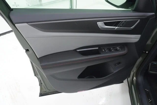 New 2026 Avocado Green Pearl Volkswagen 2.0T Peak Edition image 16