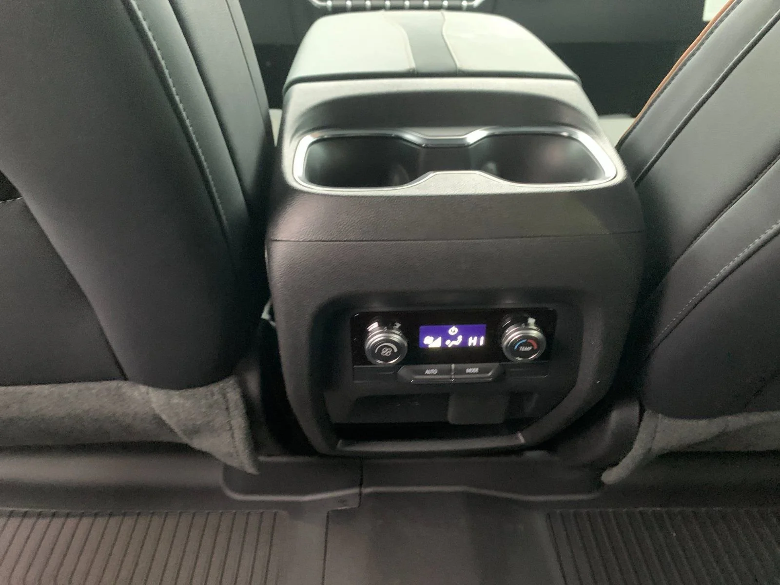 2026 GMC Acadia AT4 - Photo 14