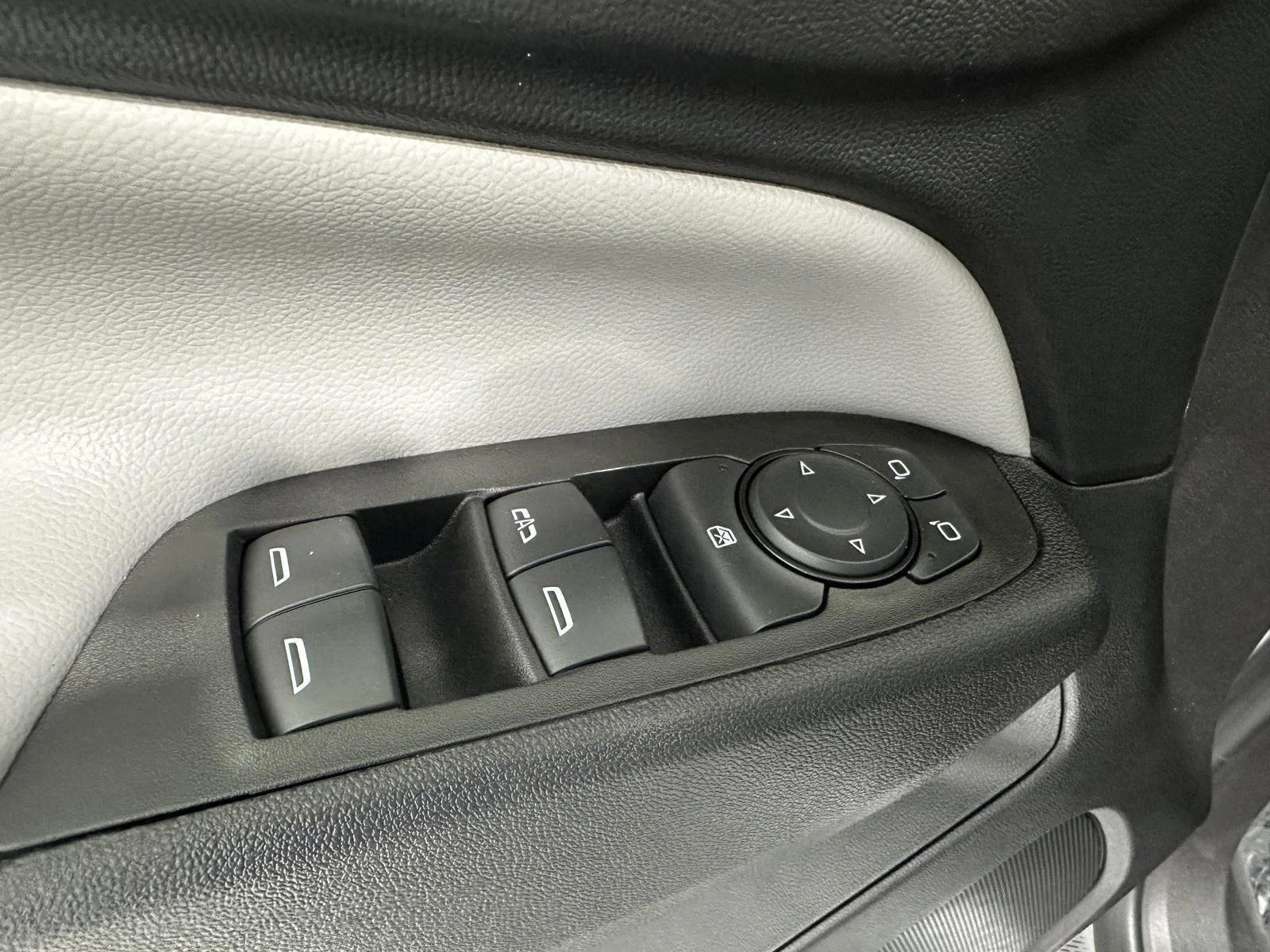 Used 2024 Summit White Chevrolet LT image 21