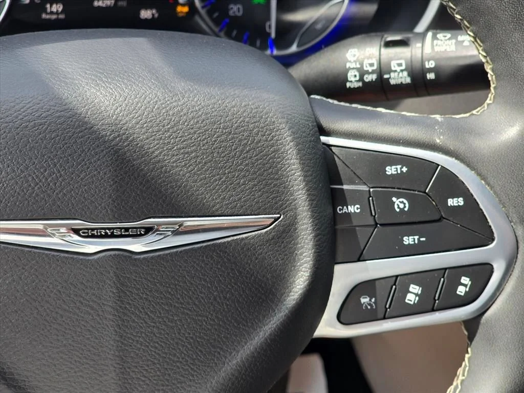 Used 2023 Black Chrysler Touring L image 17