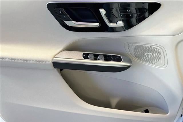 New 2026 Polar White Mercedes-Benz GLC 300 image 46