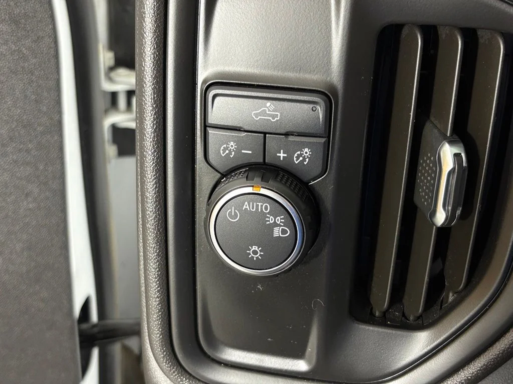 Used 2024 White Chevrolet Custom image 24