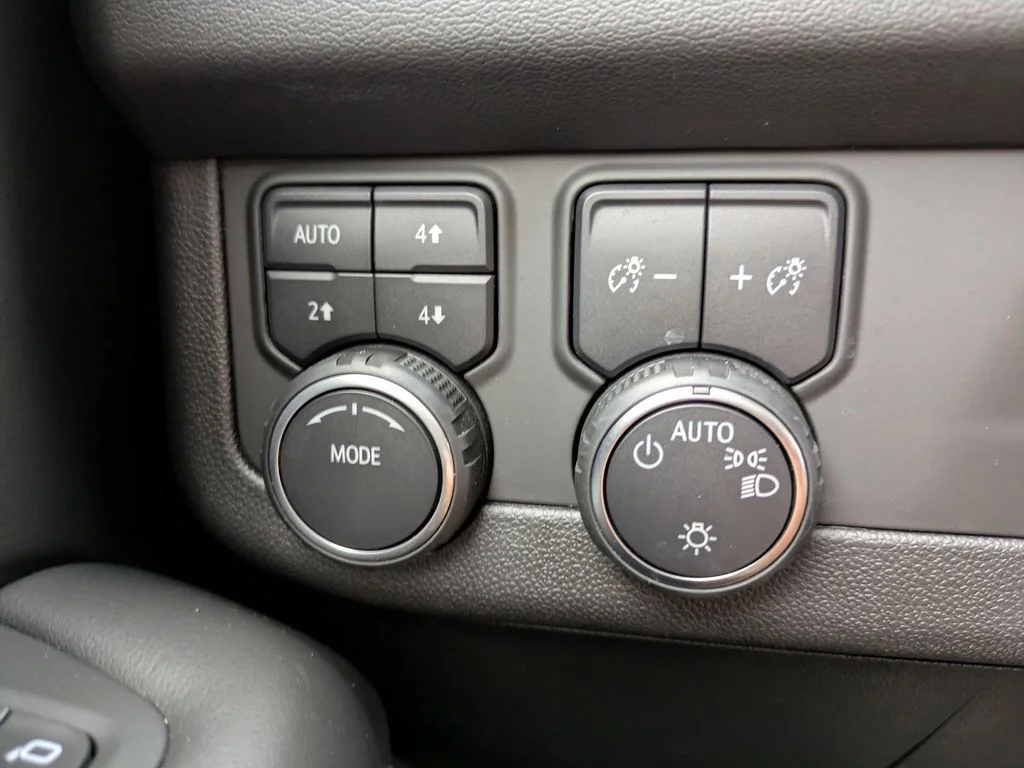 Used 2023 Gray Chevrolet Z71 image 26