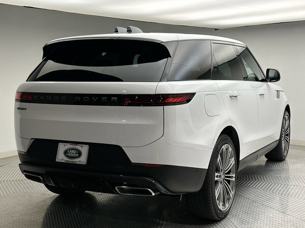 Used 2025 Fuji White Land Rover SE image 2