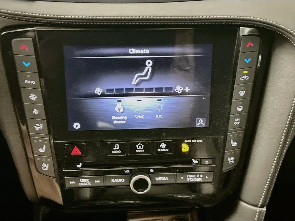 Used 2025 Slate Gray INFINITI ESSENTIAL image 17