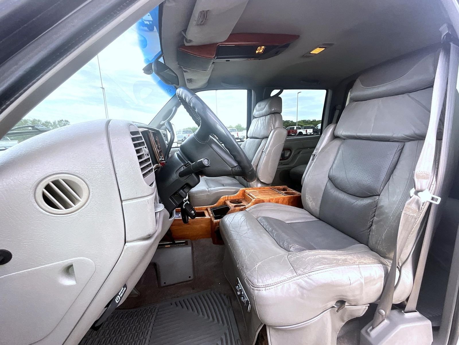 Used 1997 White Chevrolet Base image 10