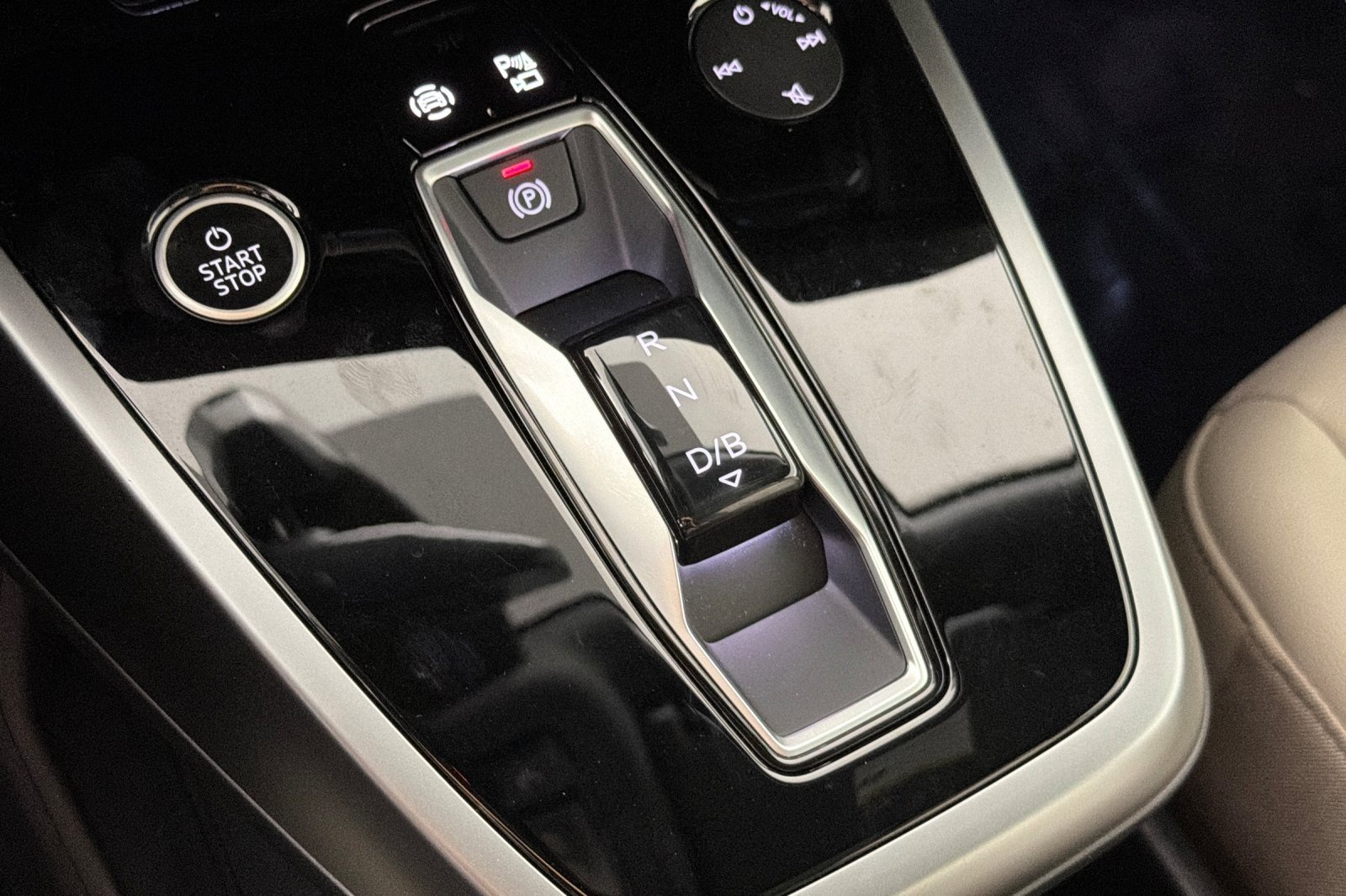 Used 2026 Glacier White Metallic Audi Premium 55 quattro image 21