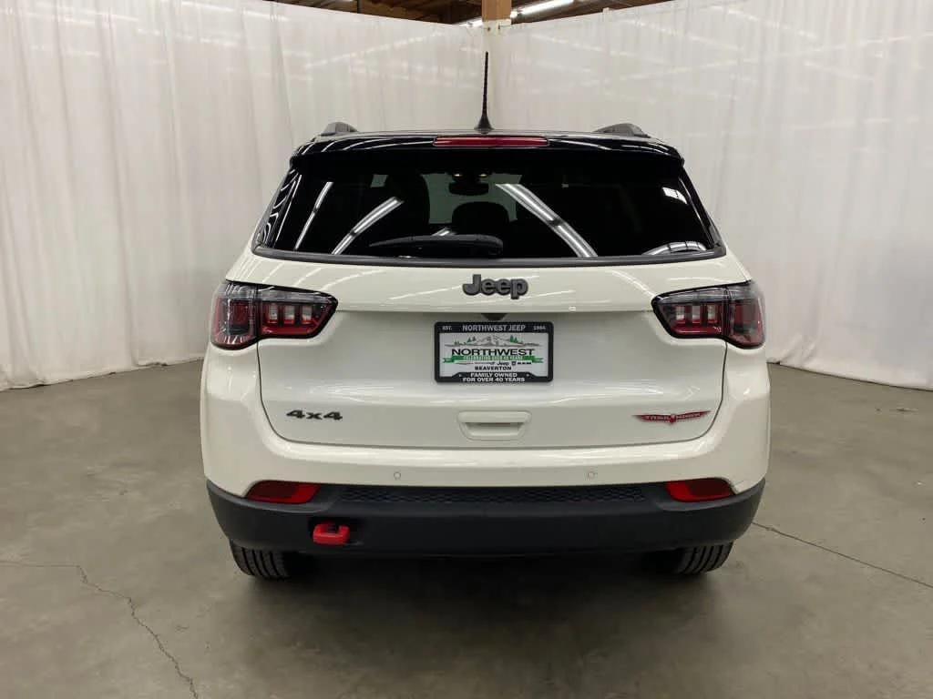 Used 2021 White Clearcoat Jeep Trailhawk image 5