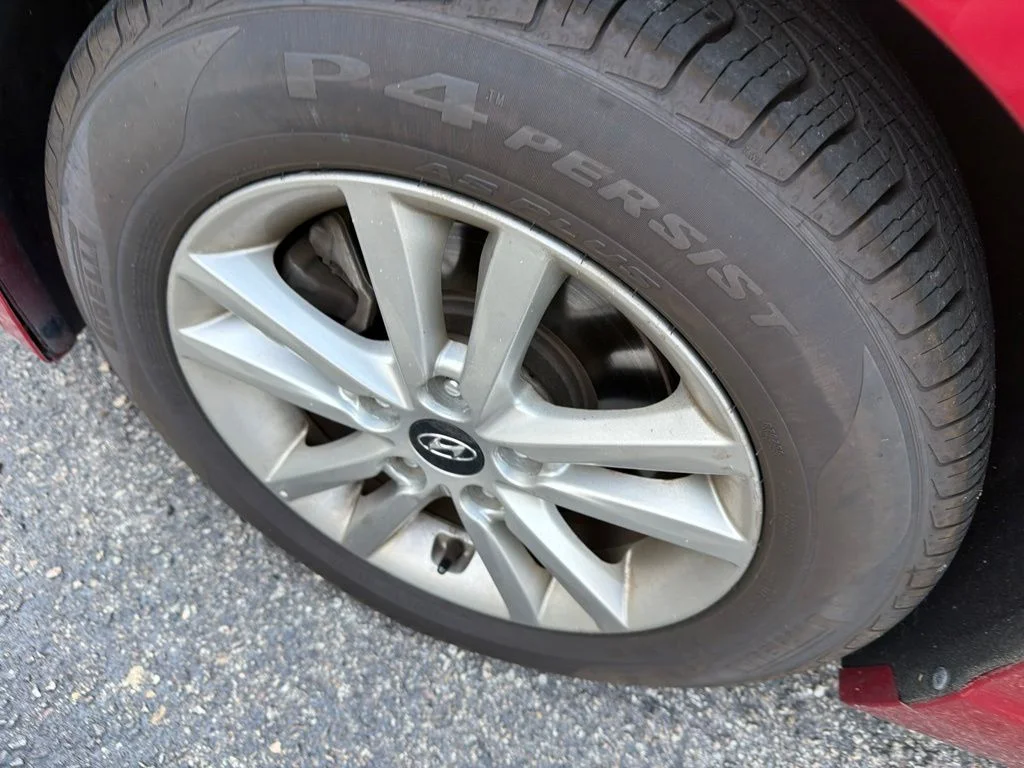 Used 2017 Red Hyundai Base image 13