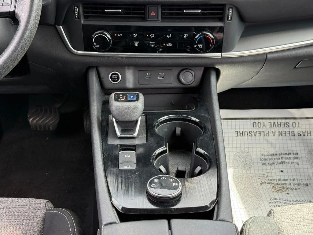 Used 2022 White Nissan S image 16