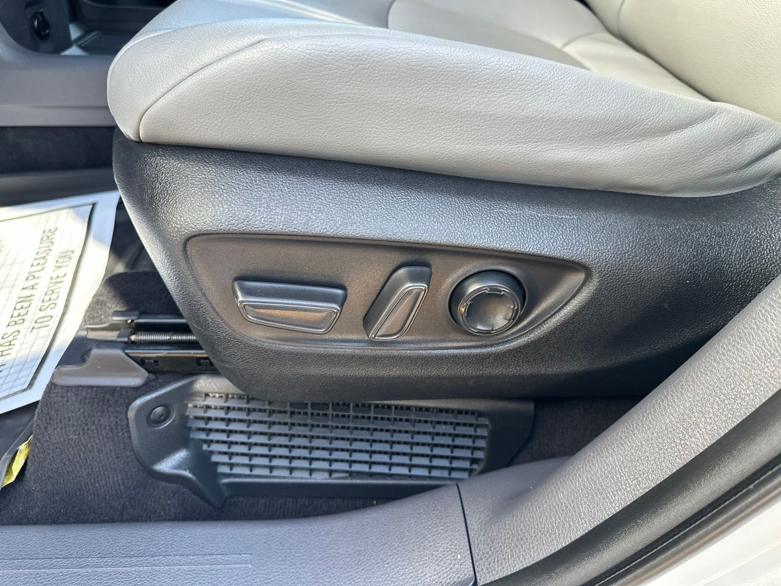 Used 2022 Beige Toyota XLE image 16