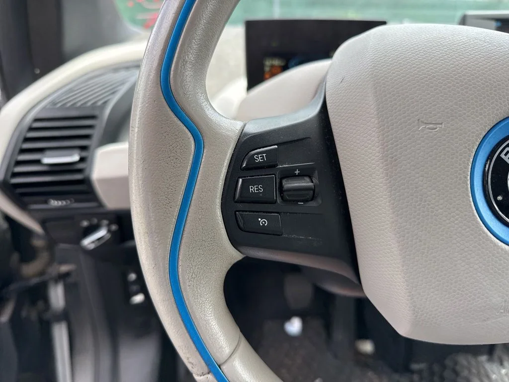 Used 2014 Capparis White w/BMW i Frozen Blue Accent BMW with Range Extender image 11