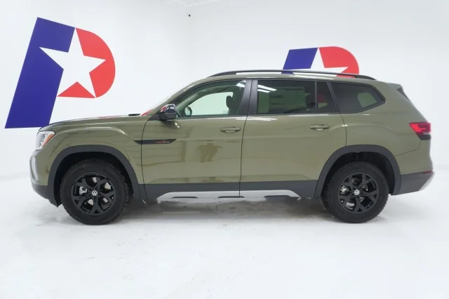 New 2026 Avocado Green Pearl Volkswagen 2.0T Peak Edition image 12