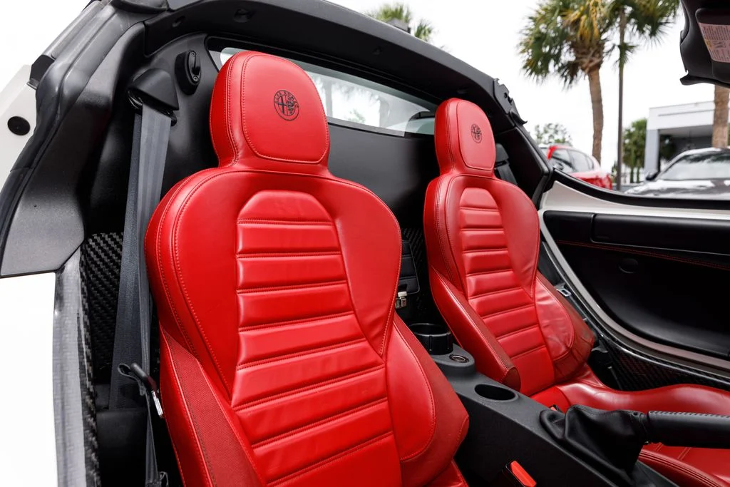 Used 2016 White Alfa Romeo Base image 9