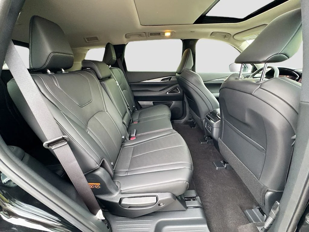 Used 2027 Black INFINITI LUXE image 31