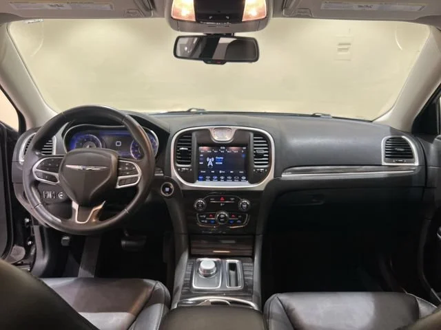 2019 Chrysler 300 Touring - Photo 18