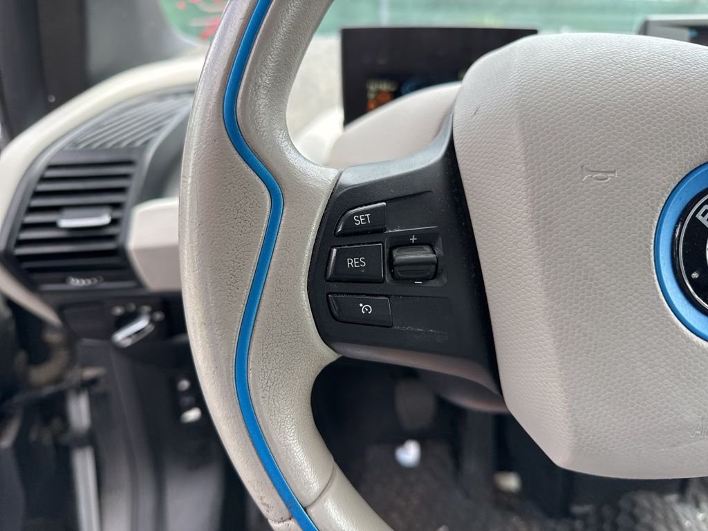 Used 2014 Capparis White w/BMW i Frozen Blue Accent BMW with Range Extender image 11