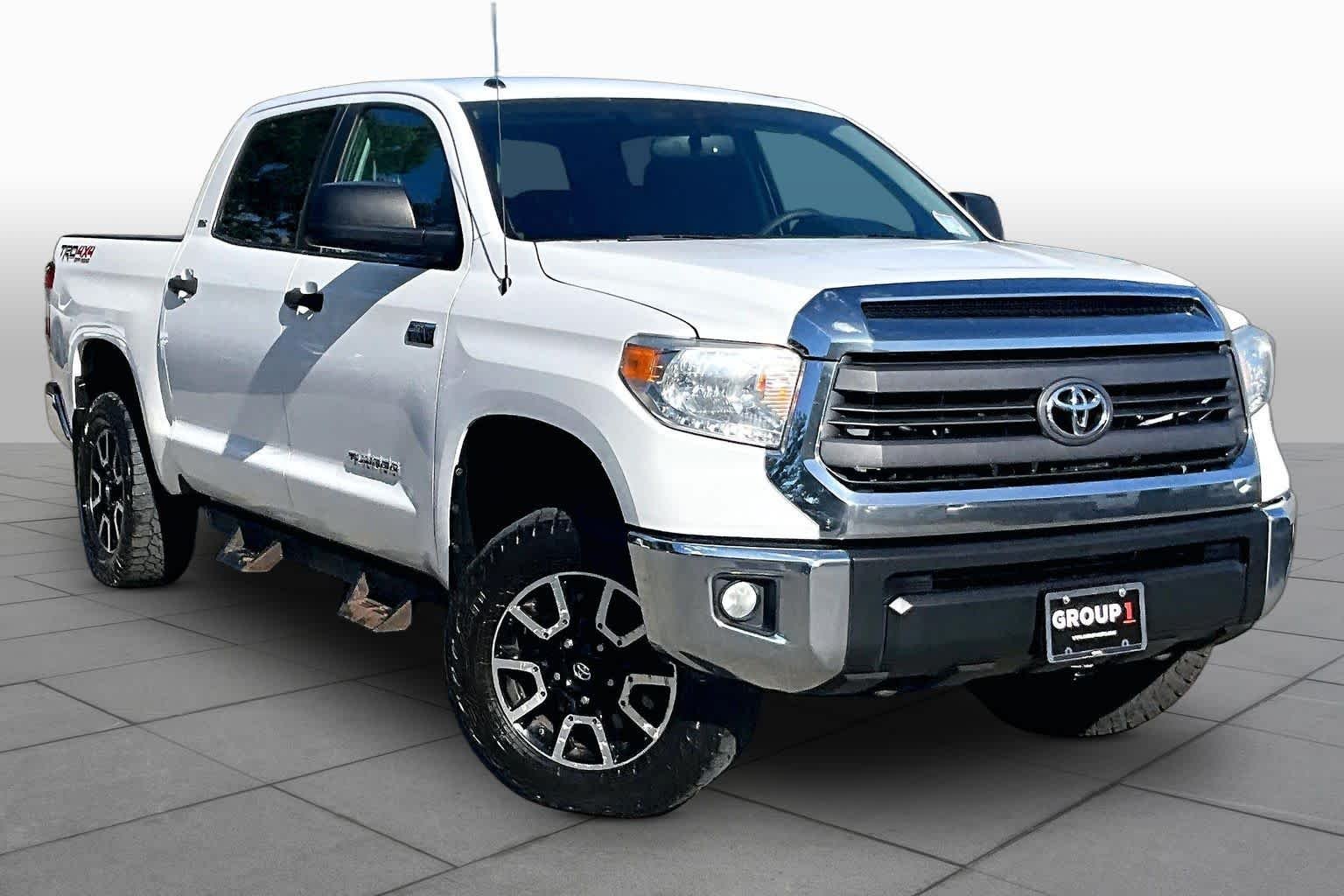 Used 2015 Super White Toyota SR5 image 2