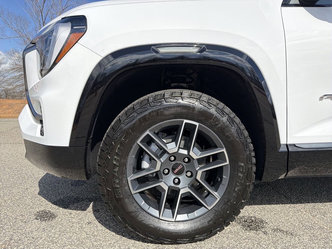 Used 2026 Summit White GMC AT4 image 28
