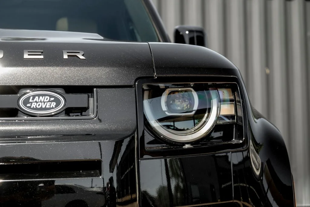 New 2026 Santorini Black Land Rover X-Dynamic SE image 6