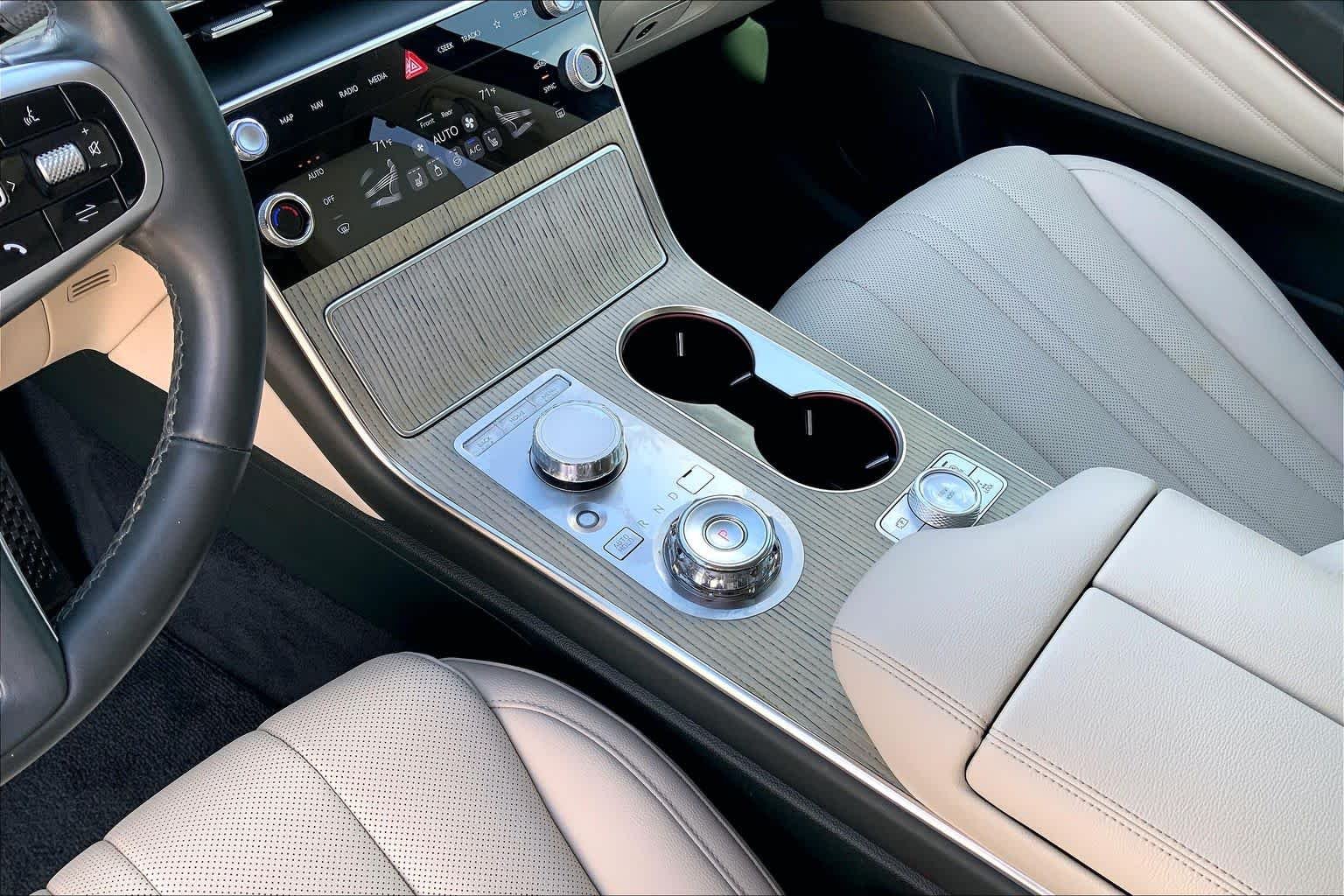 Used 2025 Savile Silver Genesis 2.5T Select image 17