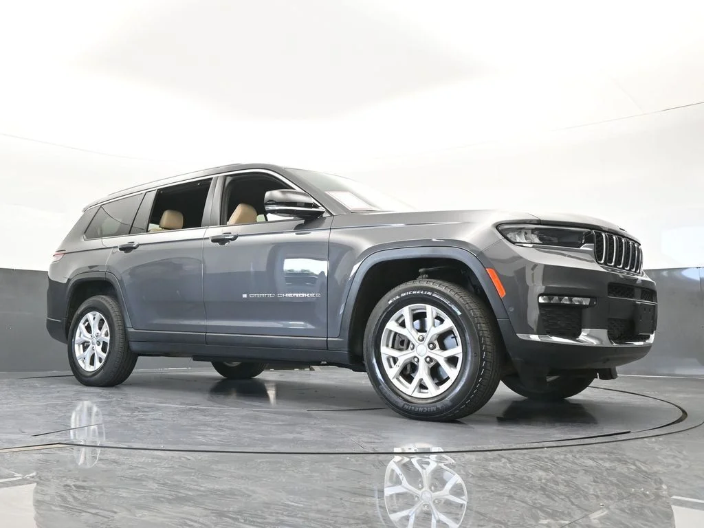 Used 2023 Baltic Gray Metallic Clearcoat Jeep Limited image 70