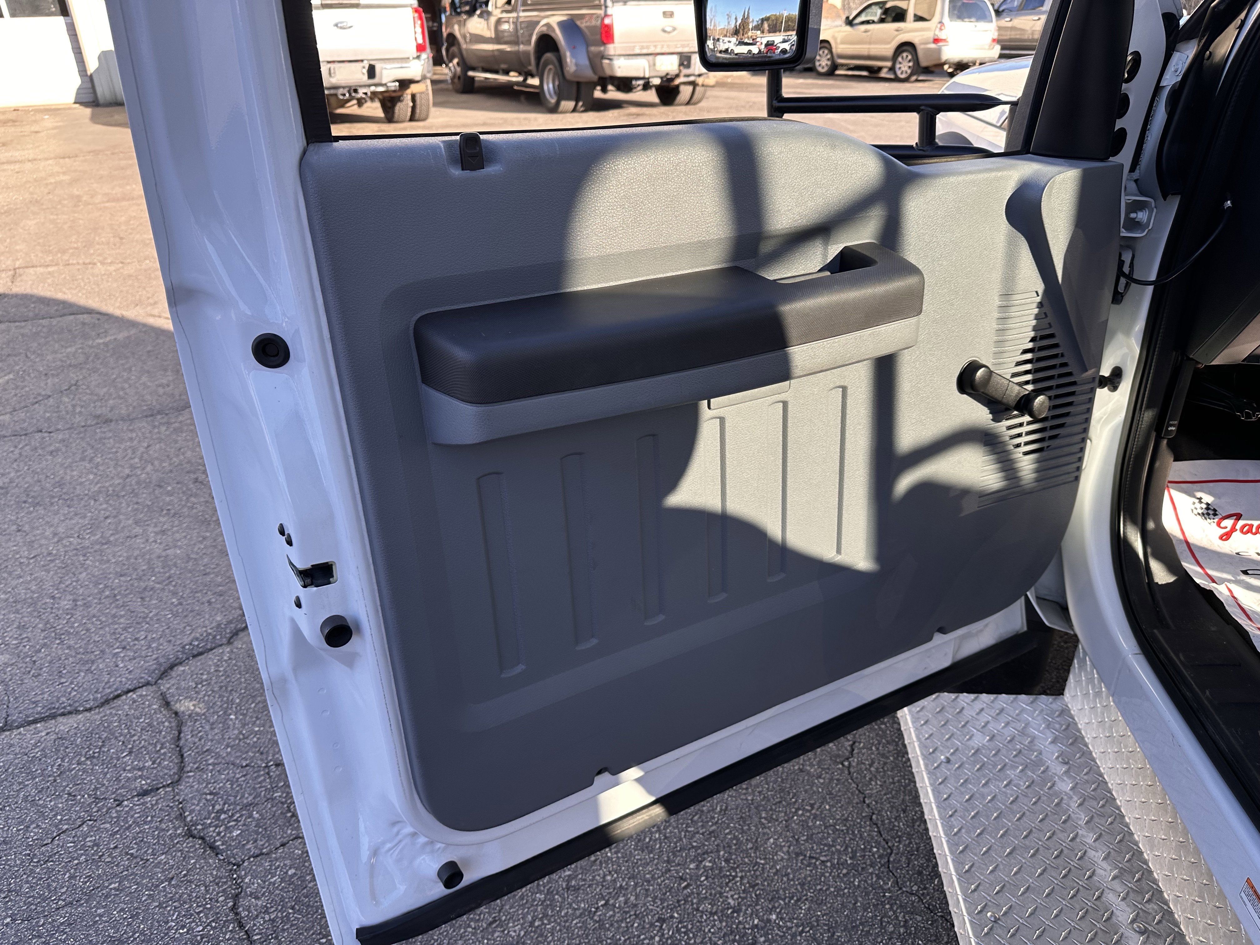 2012 Ford F-550 - Photo 8