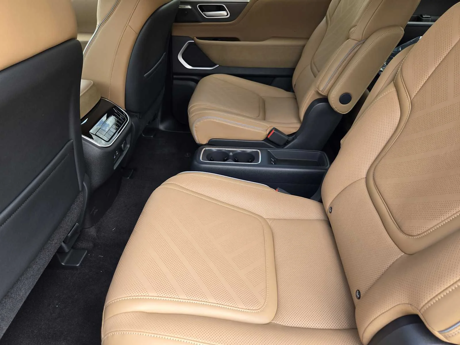 New 2026 RADIANT WHITE INFINITI Luxe 2WD image 19
